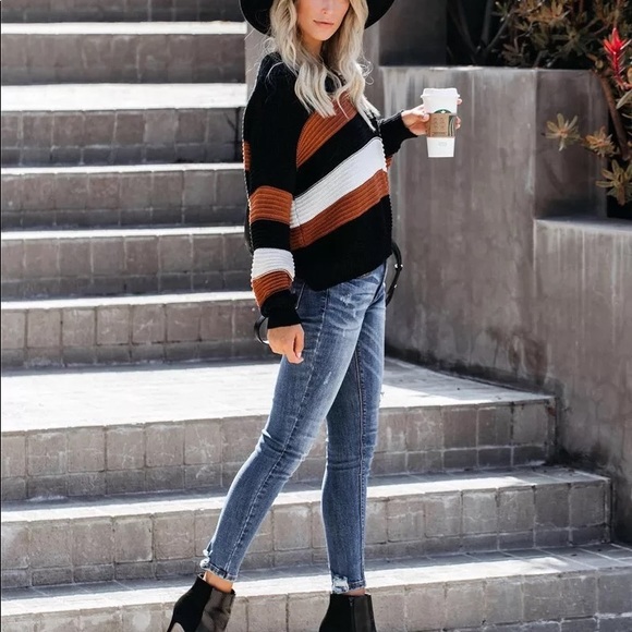 GRACEY’S // Color Block Oversized Pullover Sweater - Picture 2 of 4